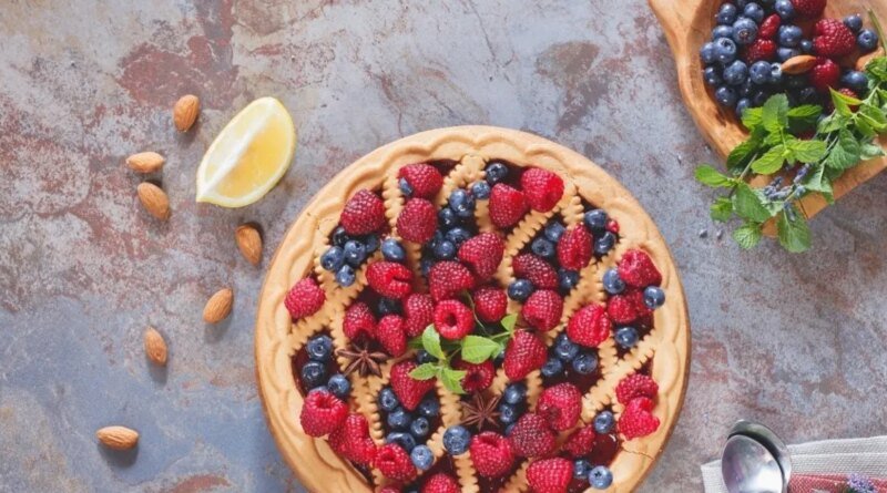 Orman meyveli tart tarifi: Kremalı, orman meyveli tart nasıl yapılır?