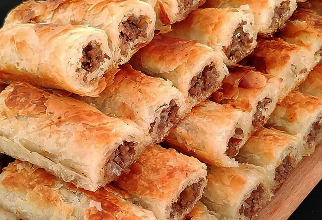 Baklava Yufkasından Çıtır Çıtır Kıymalı Börek tarifi