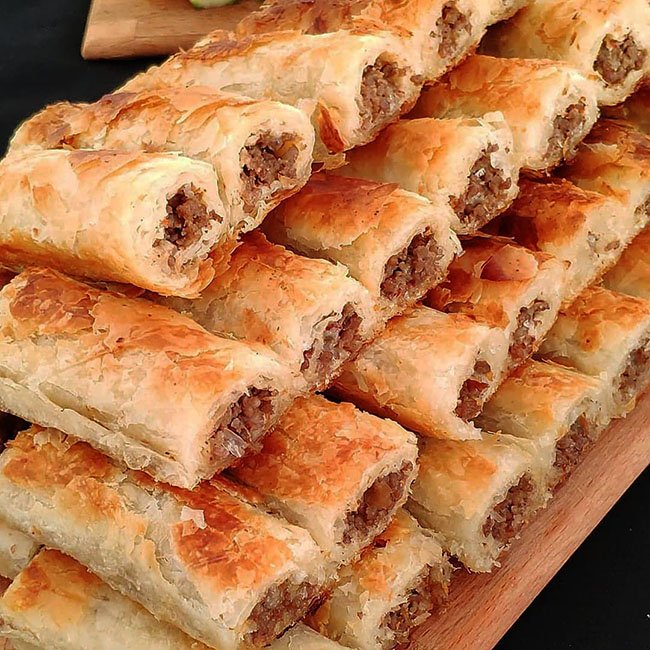 Baklava Yufkasından Çıtır Çıtır Kıymalı Börek tarifi