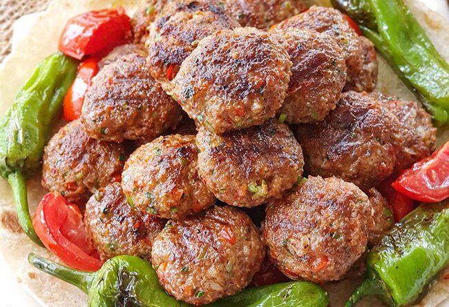 Biberli Köfte - Yemek Öğren tarifi