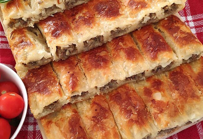 Dışı Çıtır Çıtır İçi Pamuk Gibi Bir Börek tarifi