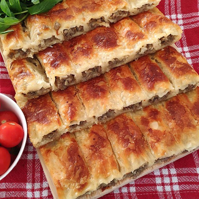 Dışı Çıtır Çıtır İçi Pamuk Gibi Bir Börek tarifi