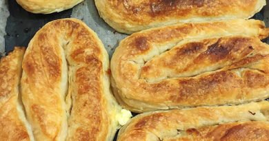 Hazır Yufkadan Çıtır Çıtır Kıymalı Kol Böreği tarifi