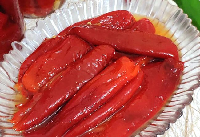 Közlenmiş Kırmızı Biber Konservesi - Yemek Öğren tarifi