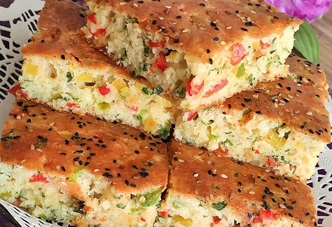 Peynir ve Sebzelerle Hazırlanan Kek Tarifi - Yemek Öğren