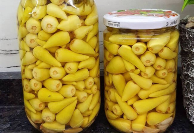 Sıcak Suyla Kurulan Acı Sivri Biber Turşusu tarifi