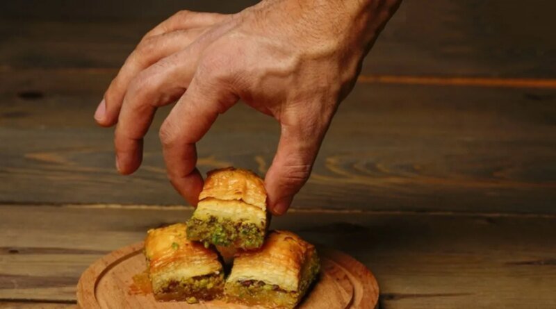 El Açması Baklava Tarifi ve Yapılışı - Püf Noktaları İle En Güzel Ev Baklavası Nasıl Yapılır, Malzemeleri Neler?