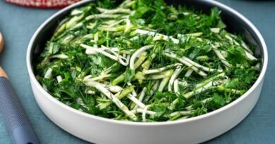 Yeşillerin Uyumu: Elmalı Kerevizli Salata tarifi