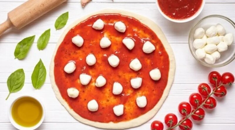 Evde Kolay ve Lezzetli Pizza Tarifi: Püf noktalarıyla evde nefis karışık pizza nasıl yapılır?