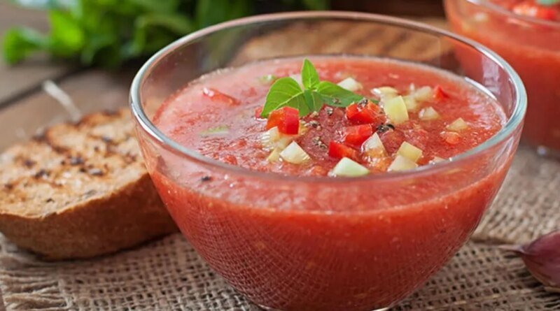 Soğuk domates çorbası tarifi: Soğuk domates çorbası nasıl yapılır?