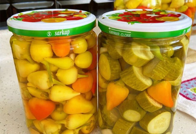 Acı Biber Turşusu - Yemek Öğren tarifi
