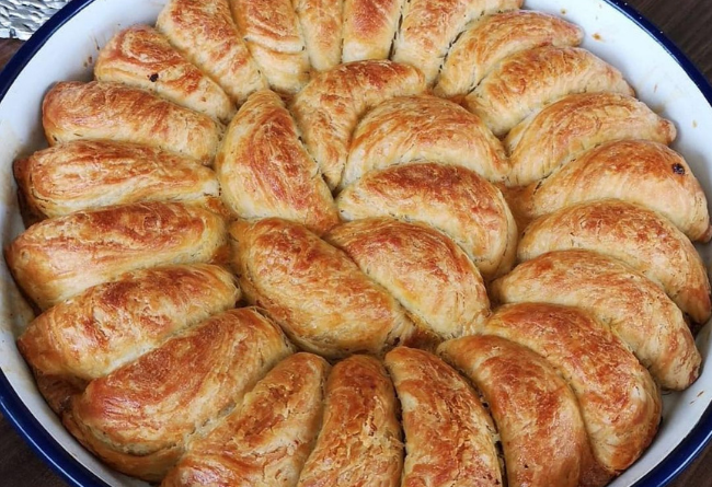 Ay Böreği - Yemek Öğren tarifi