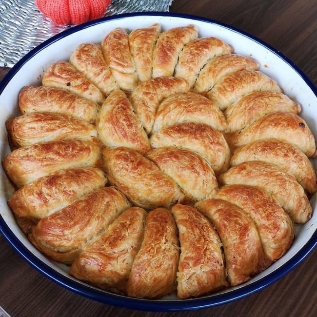 Ay Böreği - Yemek Öğren tarifi