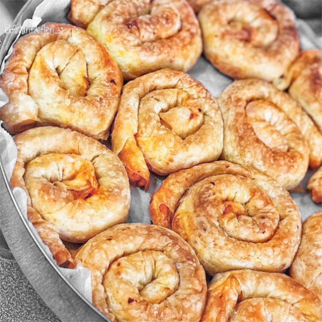 Çıtır Çıtır Gül Börek - Yemek Öğren tarifi
