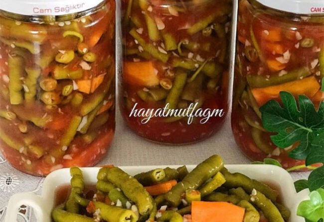 Domatesli Kıl Biber Turşusu - Yemek Öğren tarifi