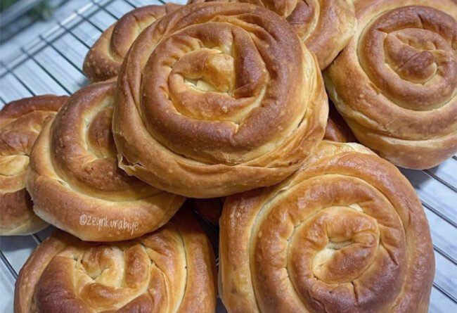 El Açması Peynirli Börek tarifi