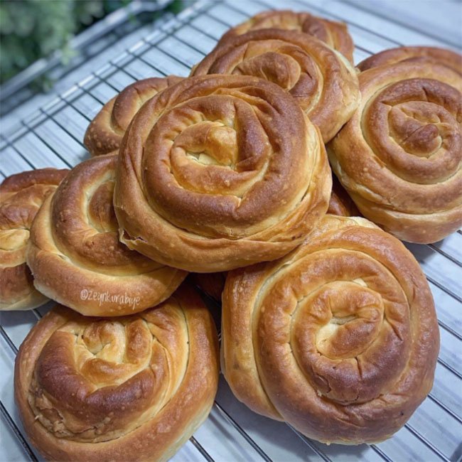 El Açması Peynirli Börek tarifi
