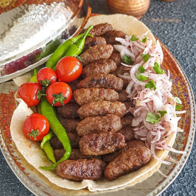 İnegöl Köfte - Yemek Öğren tarifi