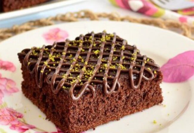 Kremalı Çikolata Soslu Islak Kek - Yemek Öğren