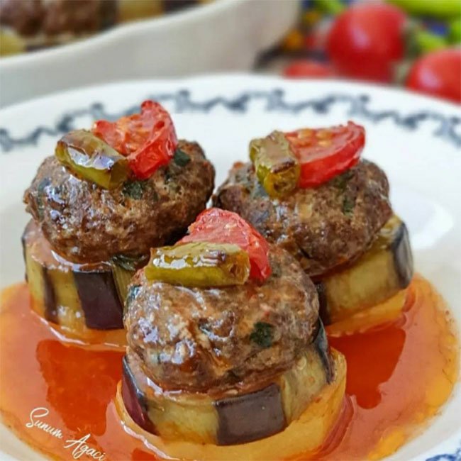 Köfteli Patlıcan Dizme 2 - Yemek Öğren tarifi