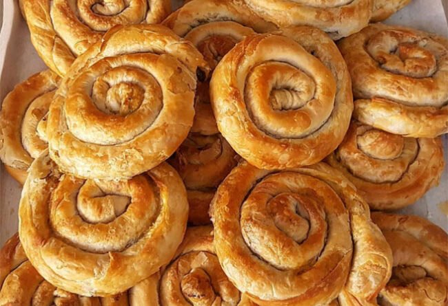 Oklavasız El Açması Börek - Yemek Öğren tarifi