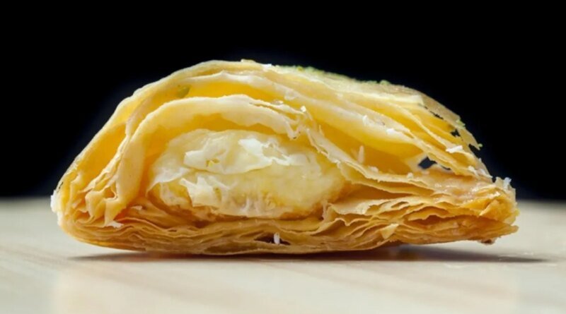 Milföy böreği nasıl yapılır? Lor peynirli ve biberli milföy tarifi