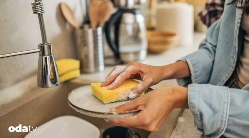 Mutfak süngeri, temizlik aracı mı, bakteri yuvası mı