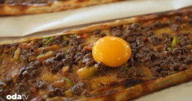 Karadeniz’in en güçlü sofralarından biri Samsun’da kuruluyor
                                    Türk Mutfağı Haftası kapsamında Samsun’da gerçekleşen iki günlük gastronomi buluşması; coğrafi işaretli lezzetlerden manda ürünlerine, tarihi mekanlardan Karadeniz misafirperverliğine uzanan güçlü bir şehir hafızasını ortaya koydu.